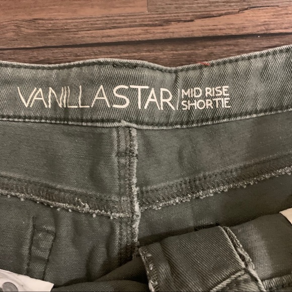 Vanilla Star Olive Green Mid-Rise 3” Embroidered Shorts Size 13 - Picture 5 of 11